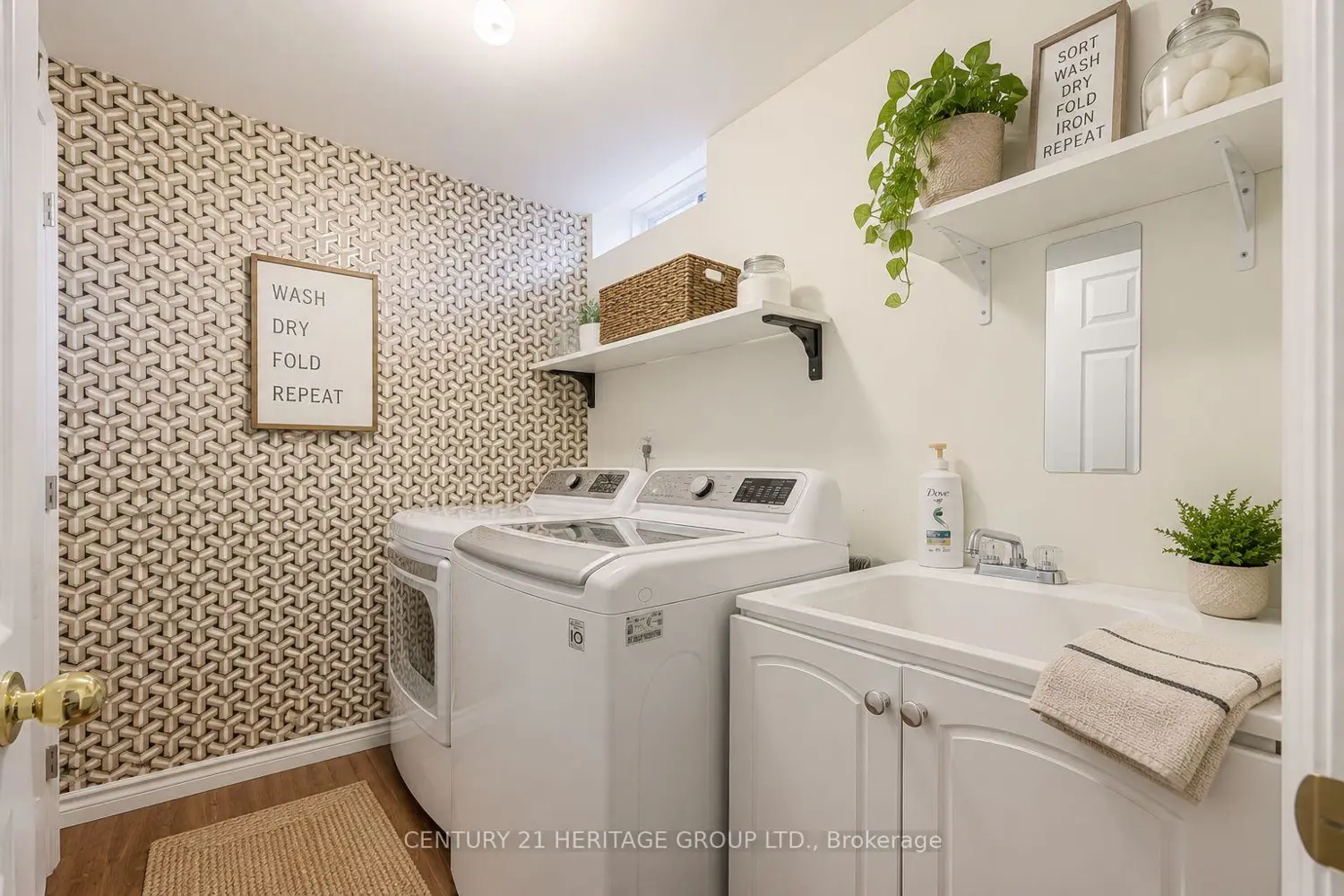 Additional image 18 of 996 Oaktree Crescent