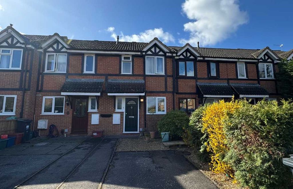 2 bed terraced house for saleBriarwood Close, Feltham TW13