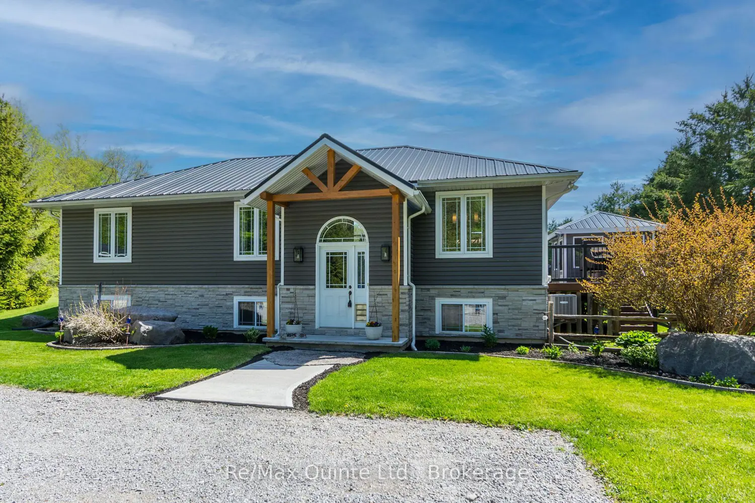 475 Douglas Road photo 3