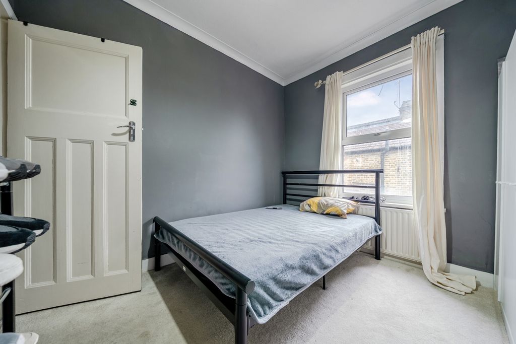 Additional image 9 of 3 bed flat for salePembroke Road, Erith DA8