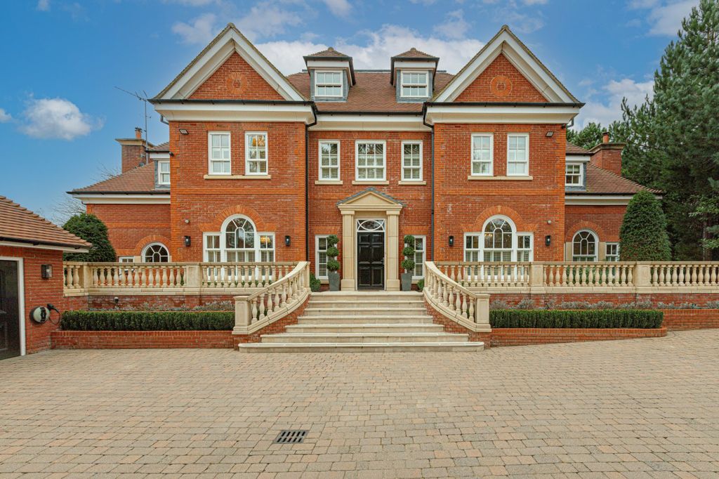 5 bed detached house for saleEsher Park Avenue, Esher, Surrey, United Kingdom KT10
