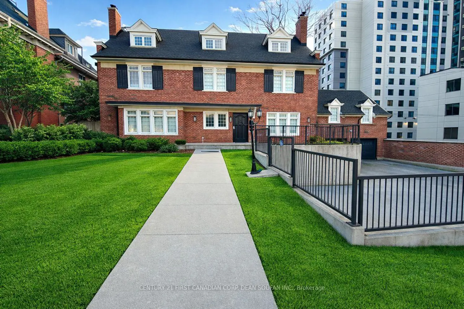 653 Talbot Street photo 2