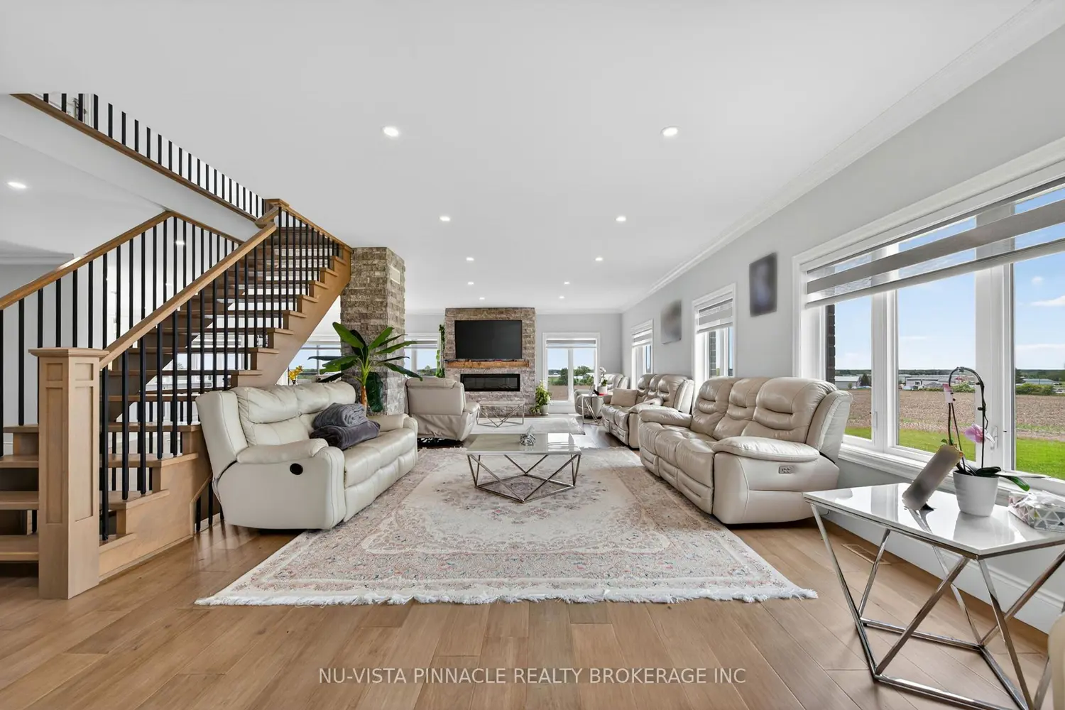 9507 Charlton Drive photo 3