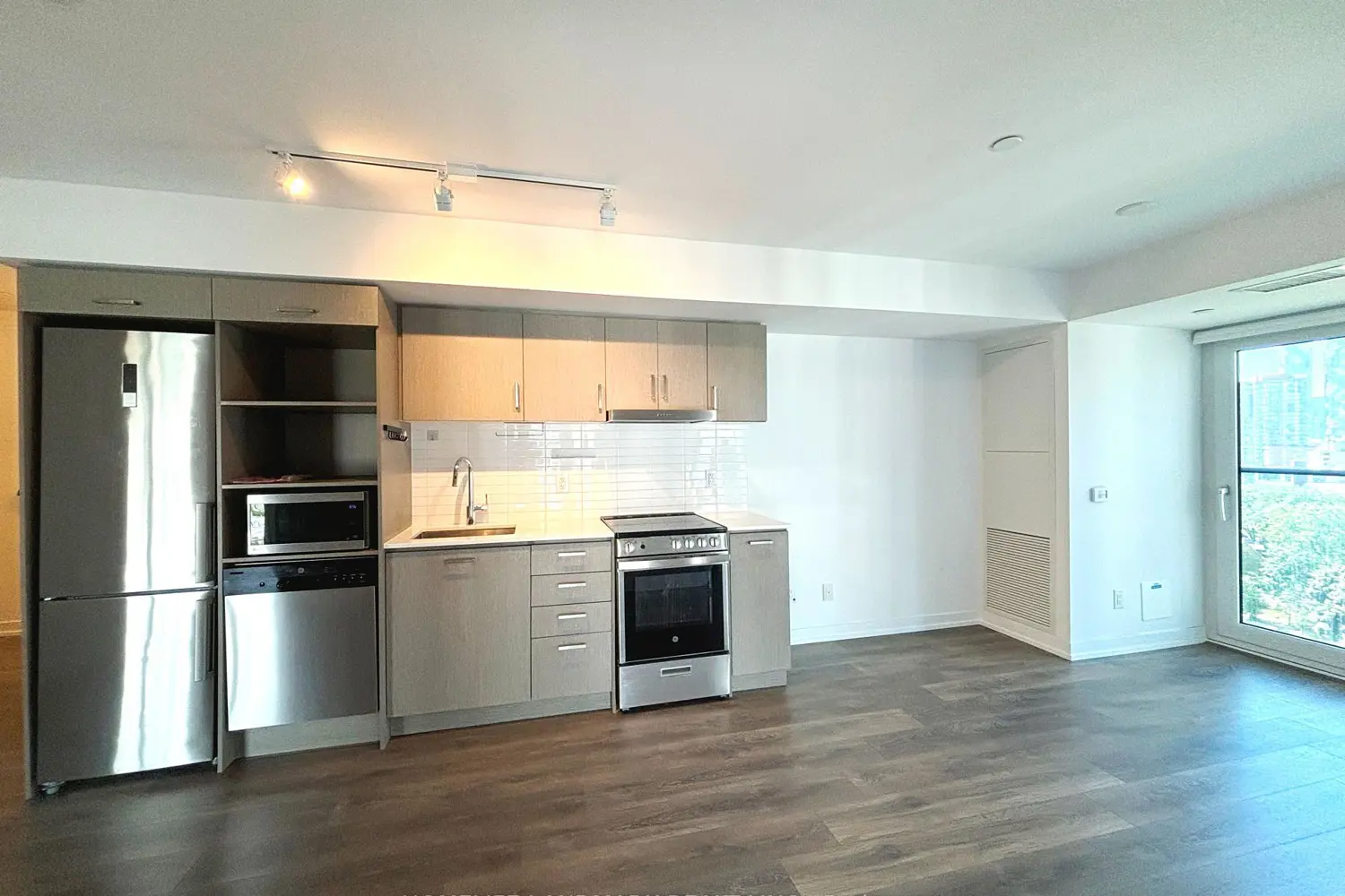 Additional image 2 of 219 Dundas Street 1107