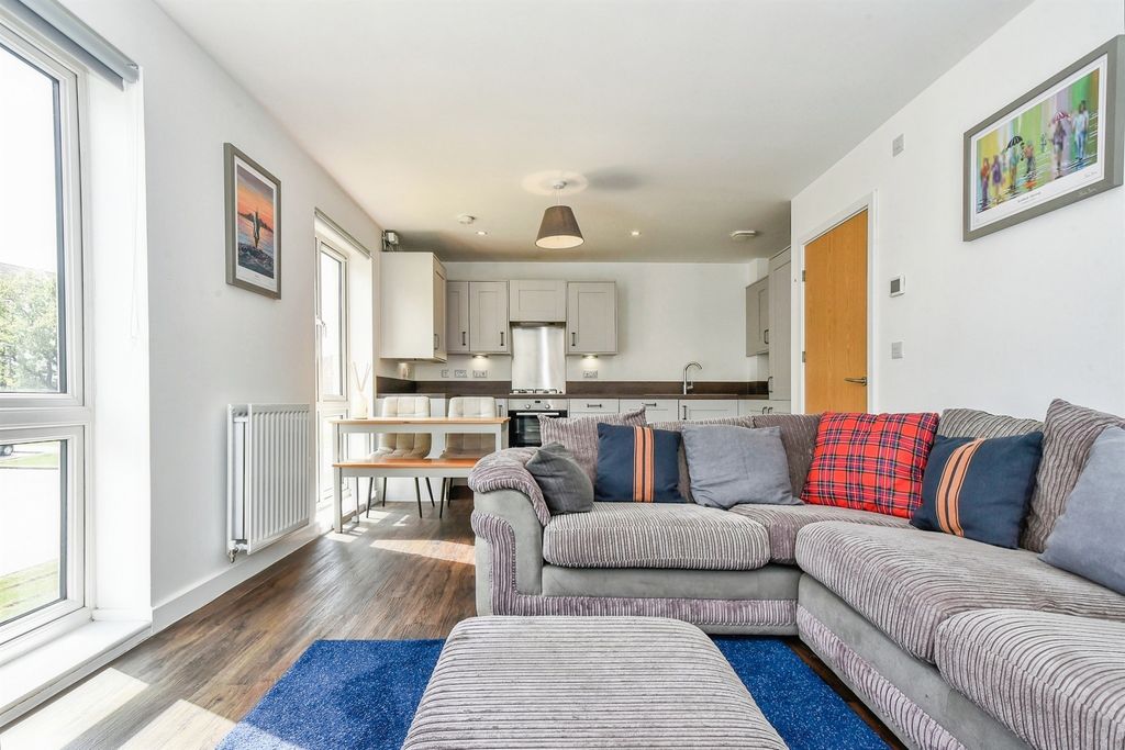 2 bed flat for saleWilliam Morris Way, Tadpole Garden Village, Swindon SN25 photo 3