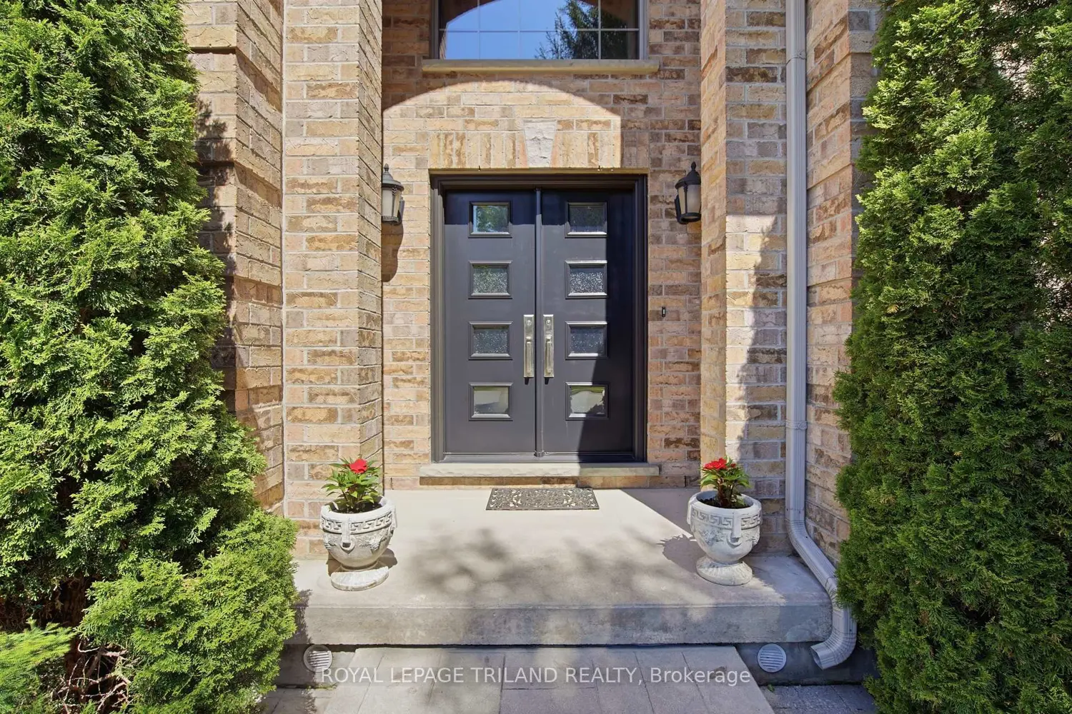 4 Baron Crescent photo 3