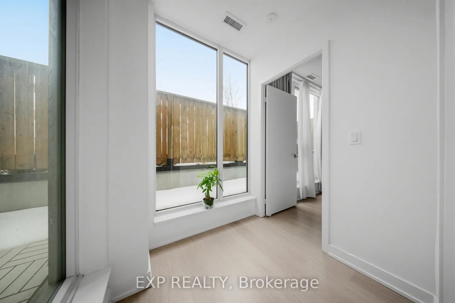 Additional image 8 of 859 The Queensway 209