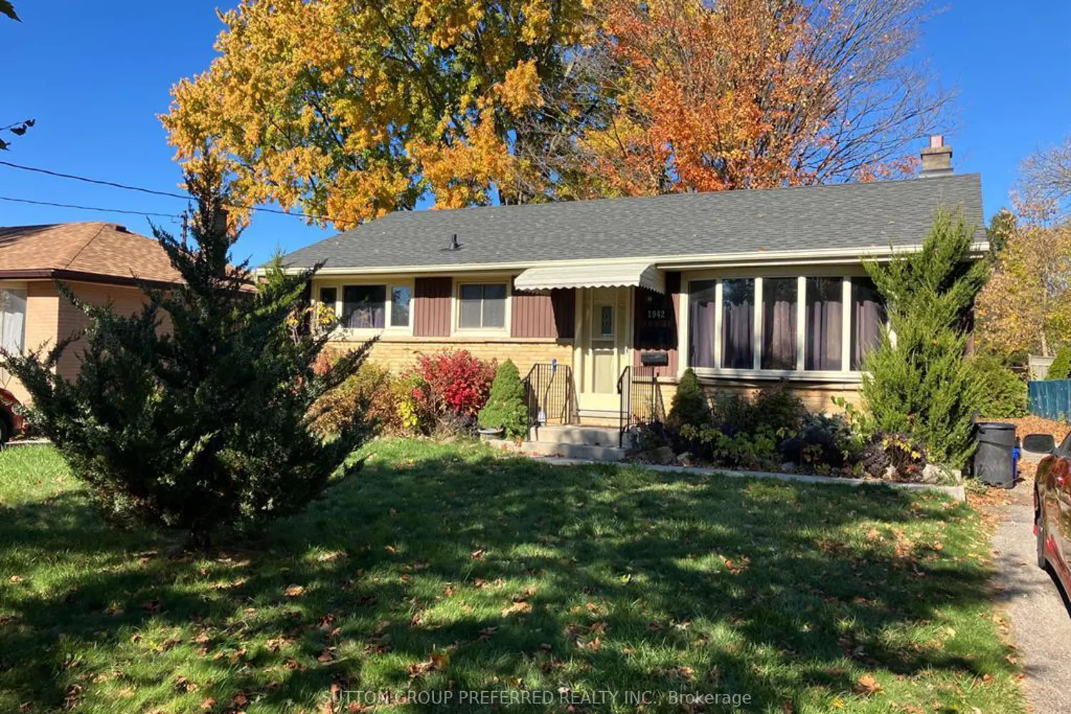 1942 Duluth Crescent