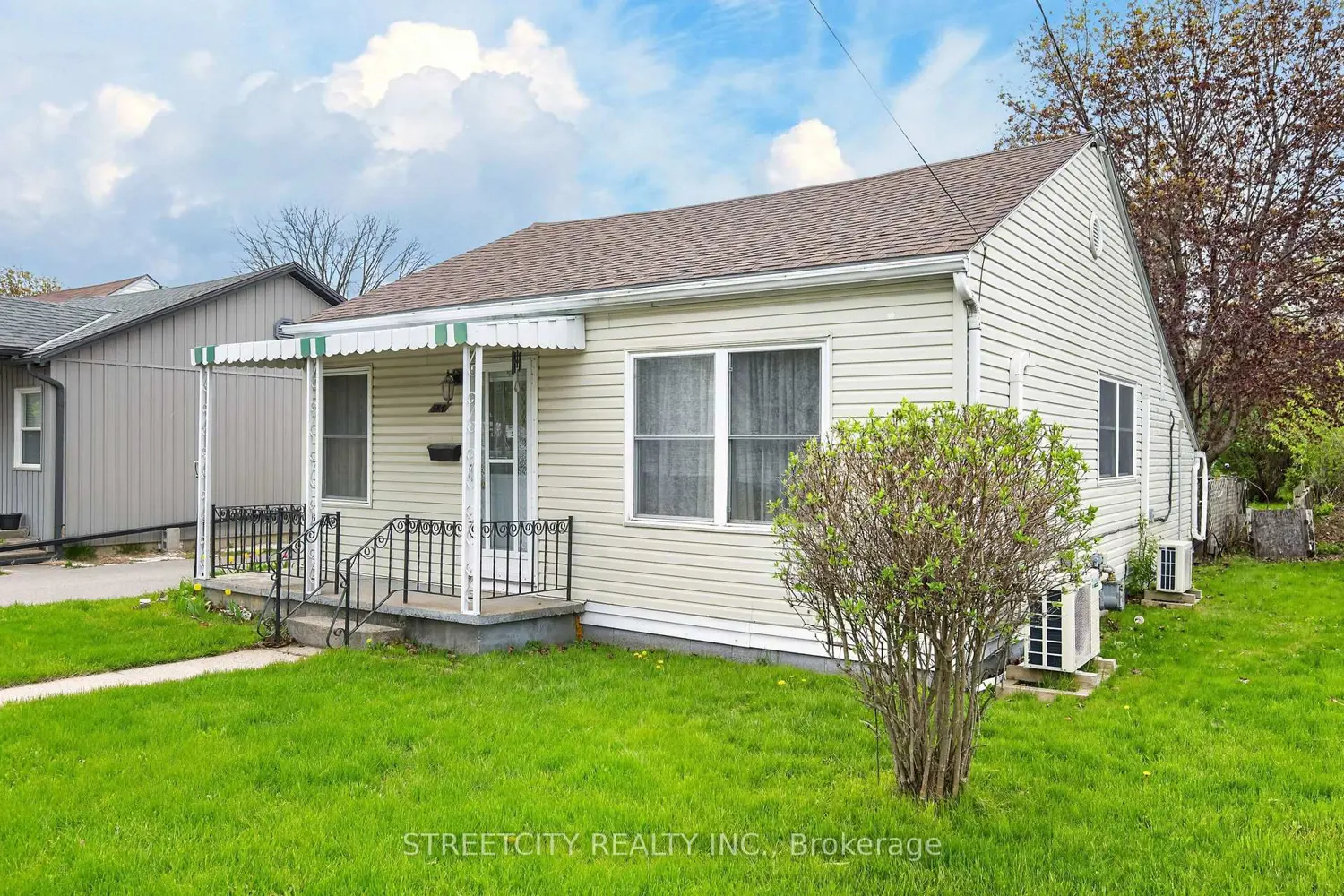 384 Brock Street photo 2