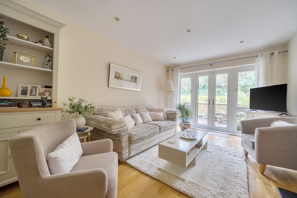 Additional image 6 of 2 bed flat for saleSouth Park, Gerrards Cross, Buckinghamshire SL9