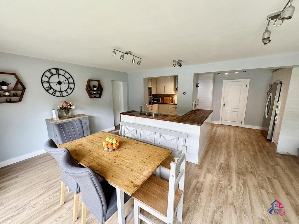 Additional image 2 of 6 bed detached house for saleManthorpe Road, Grantham NG31