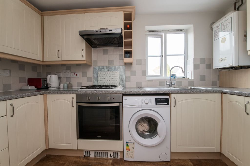 2 bed flat for saleOmaha Drive, Exeter EX2 photo 3