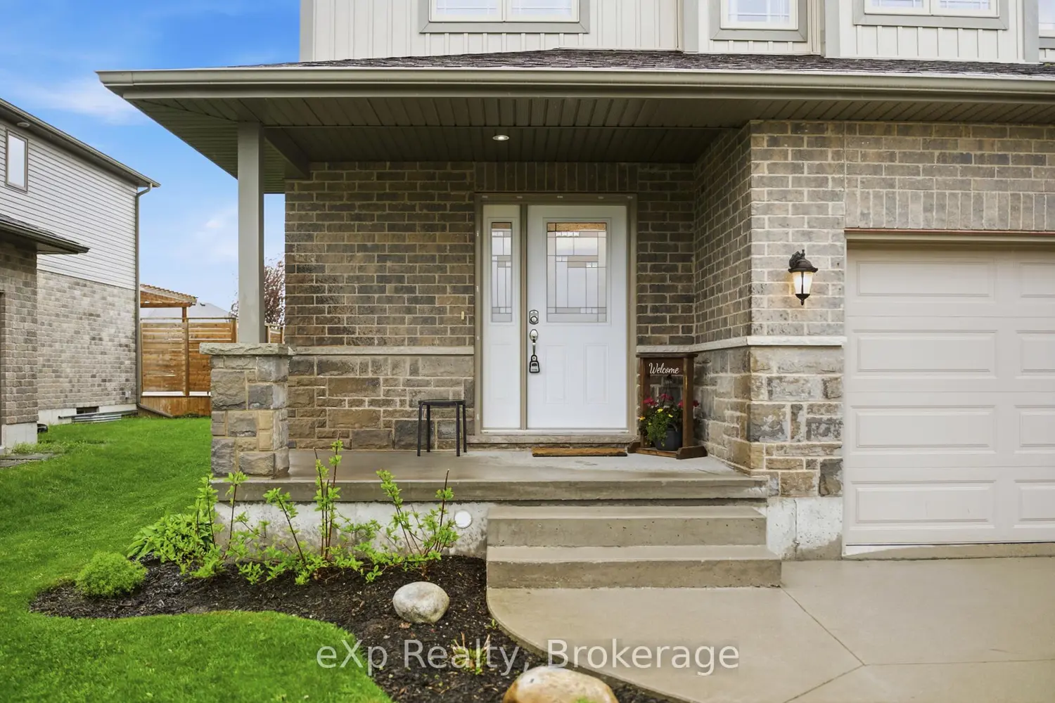 300 Hutton Street photo 3