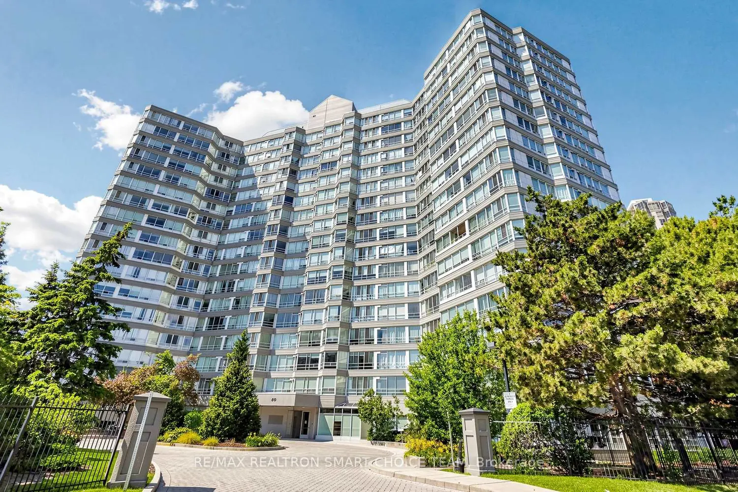 50 Kingsbridge Garden Circle 504