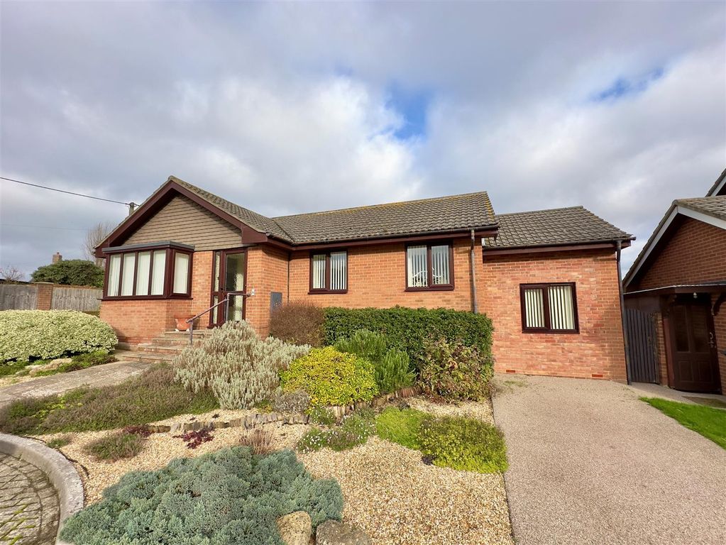 3 bed detached bungalow for saleFreshwater Bay, Isle Of Wight PO40