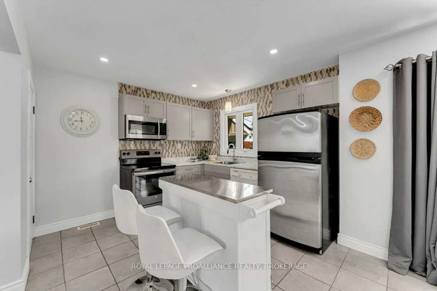 168 Avenue Road photo 5