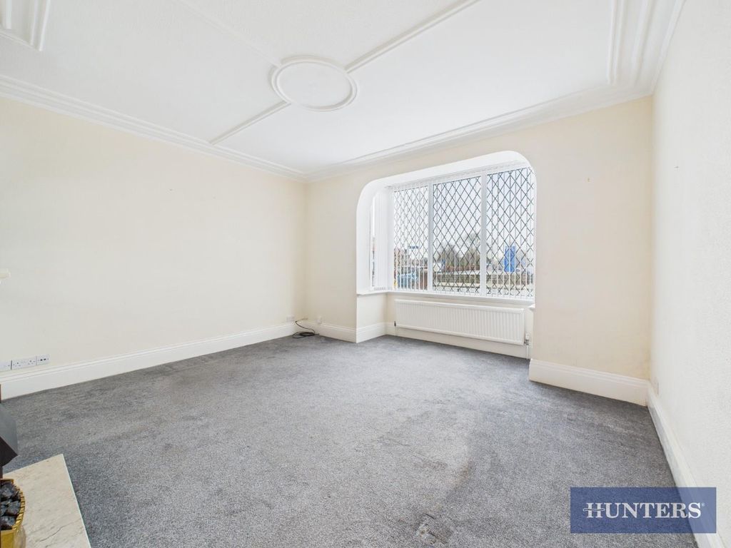 1 bed flat for saleStation Avenue, Filey YO14 photo 2