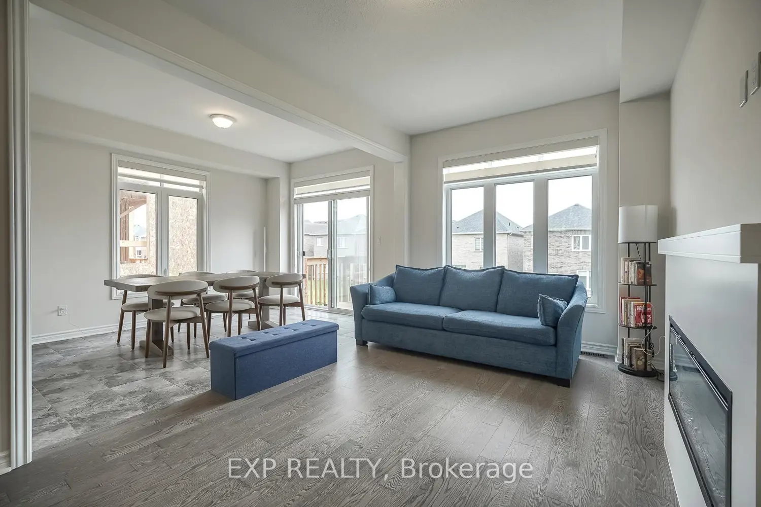 1020 Matthew Murray Crescent photo 2