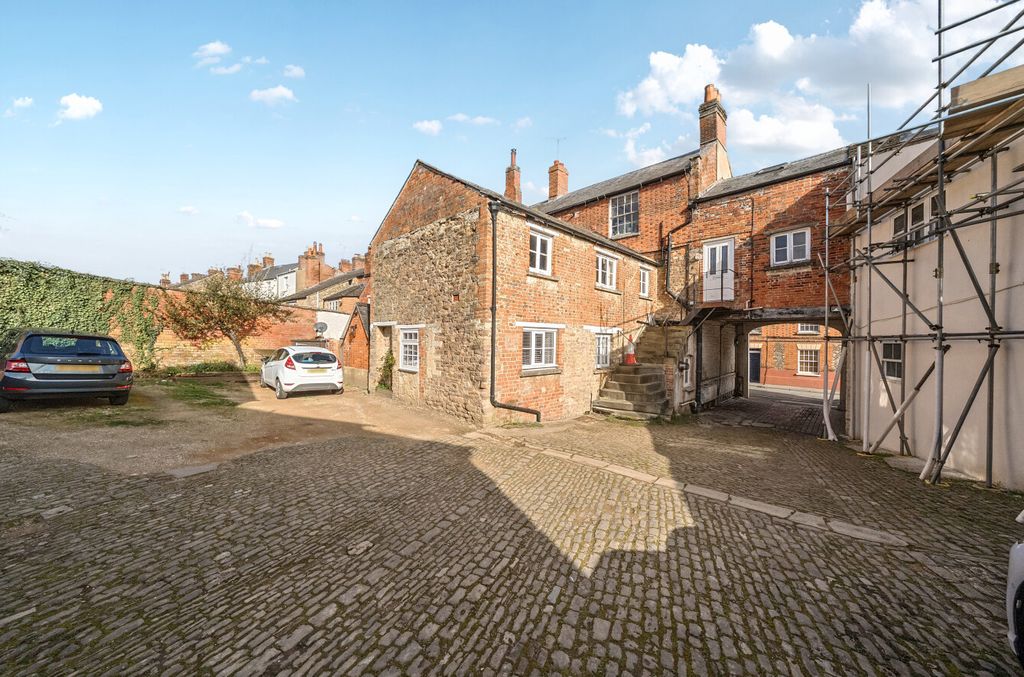Additional image 14 of 3 bed flat for saleGloucester Street, Faringdon, Oxfordshire SN7