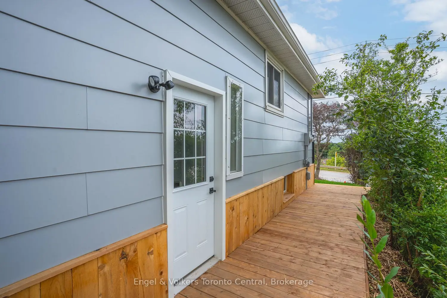 873 9Th Avenue photo 4