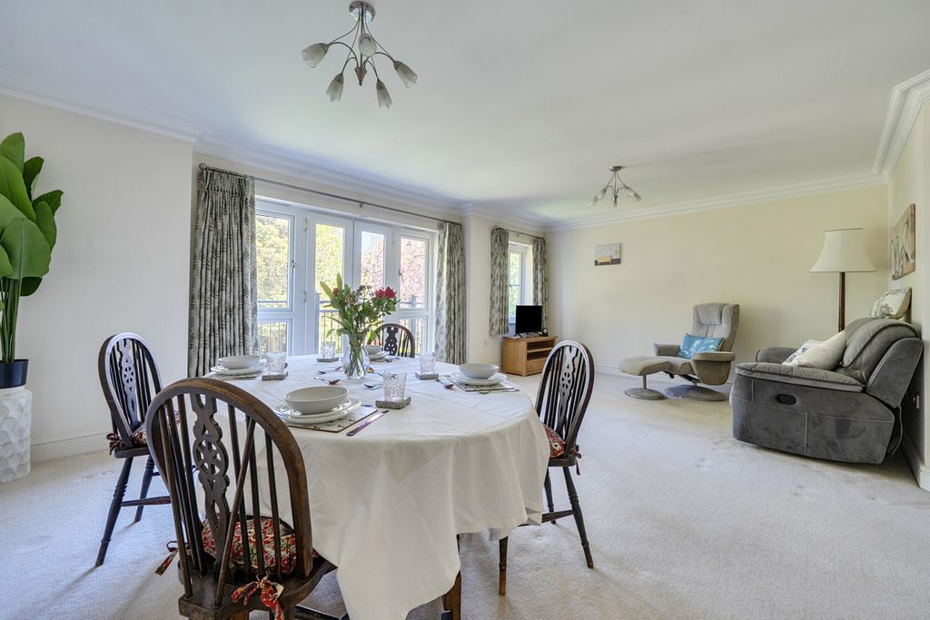 Additional image 6 of 2 bed flat for salePackhorse Road, Gerrards Cross, Buckinghamshire SL9