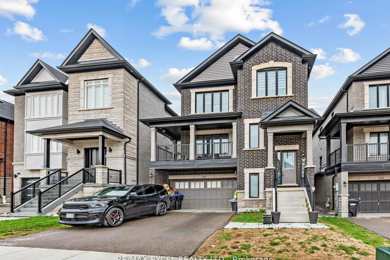 1454 Stovell Crescent photo 2