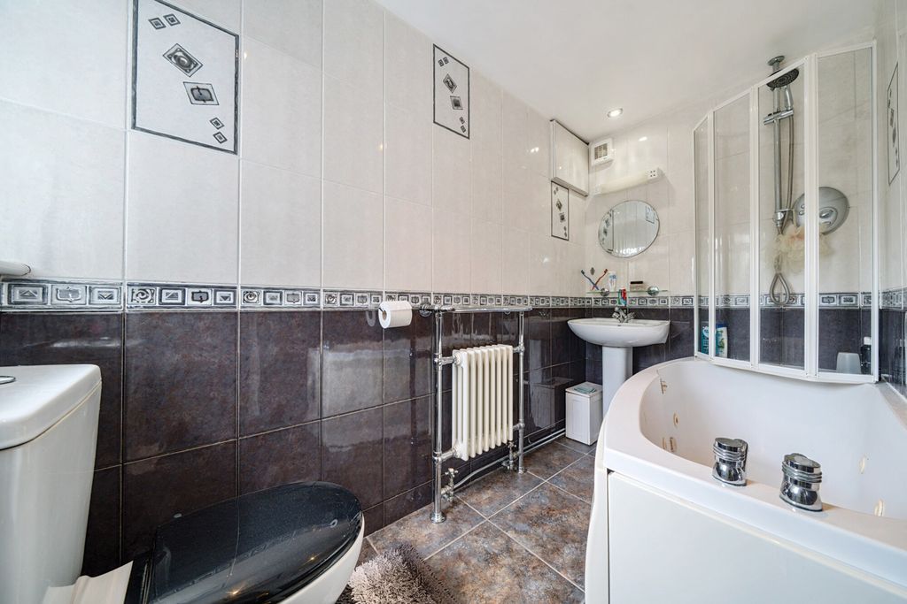 Additional image 10 of 4 bed detached house for saleLennox Road, Gravesend DA11