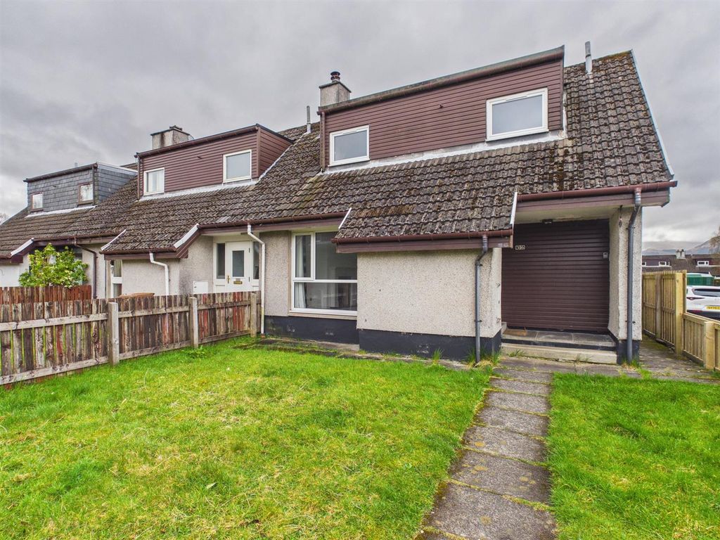 2 bed property for saleCastle Drive, Lochyside, Fort William PH33