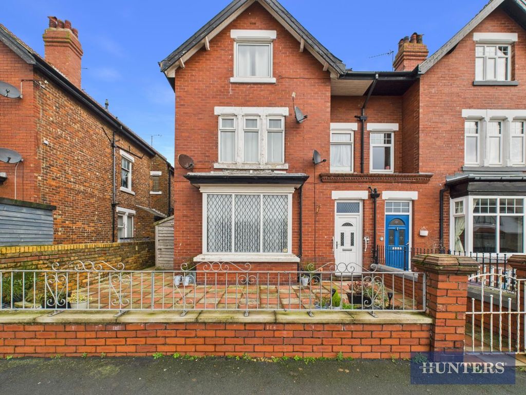 1 bed flat for saleStation Avenue, Filey YO14