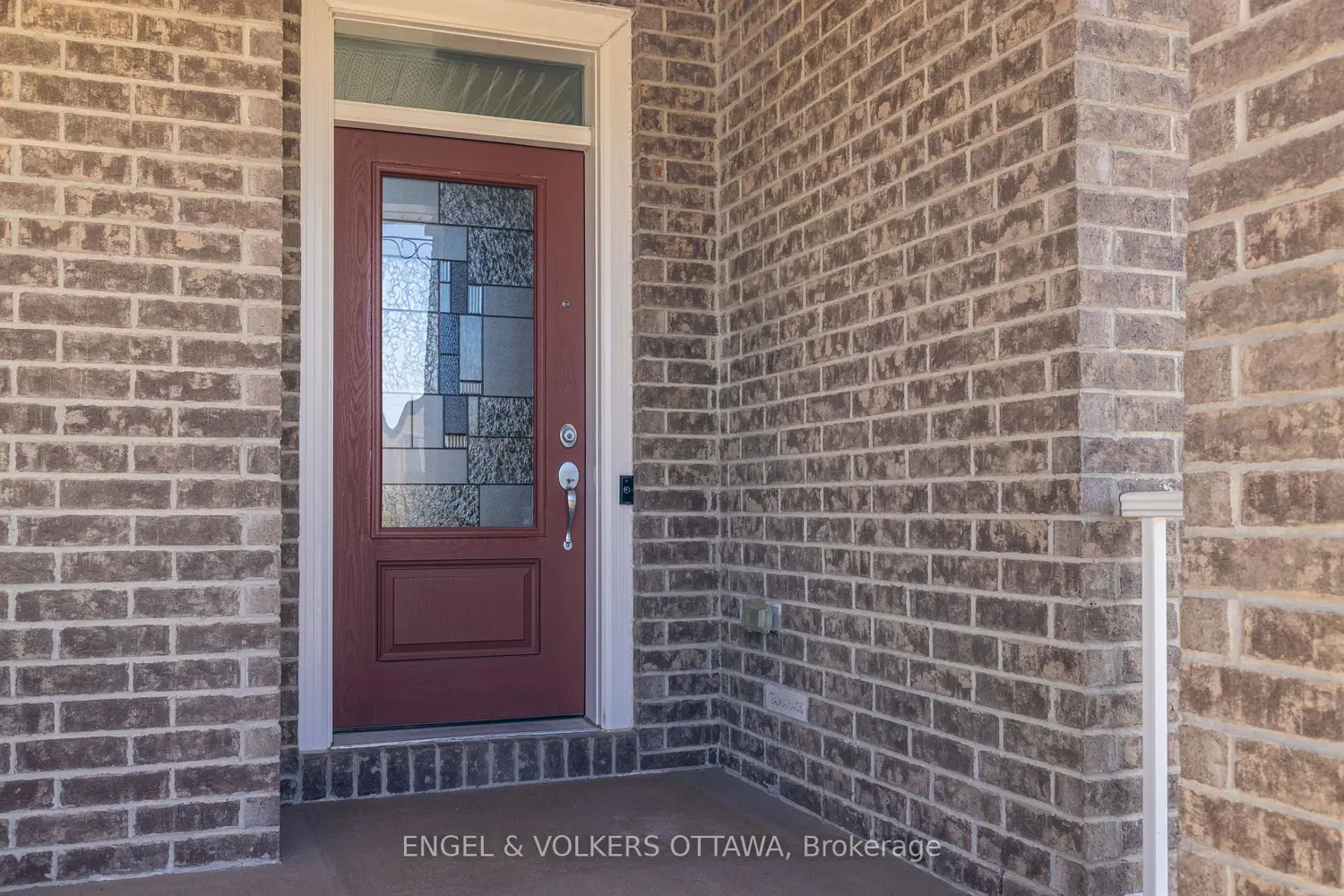 865 Tewin Circle photo 2