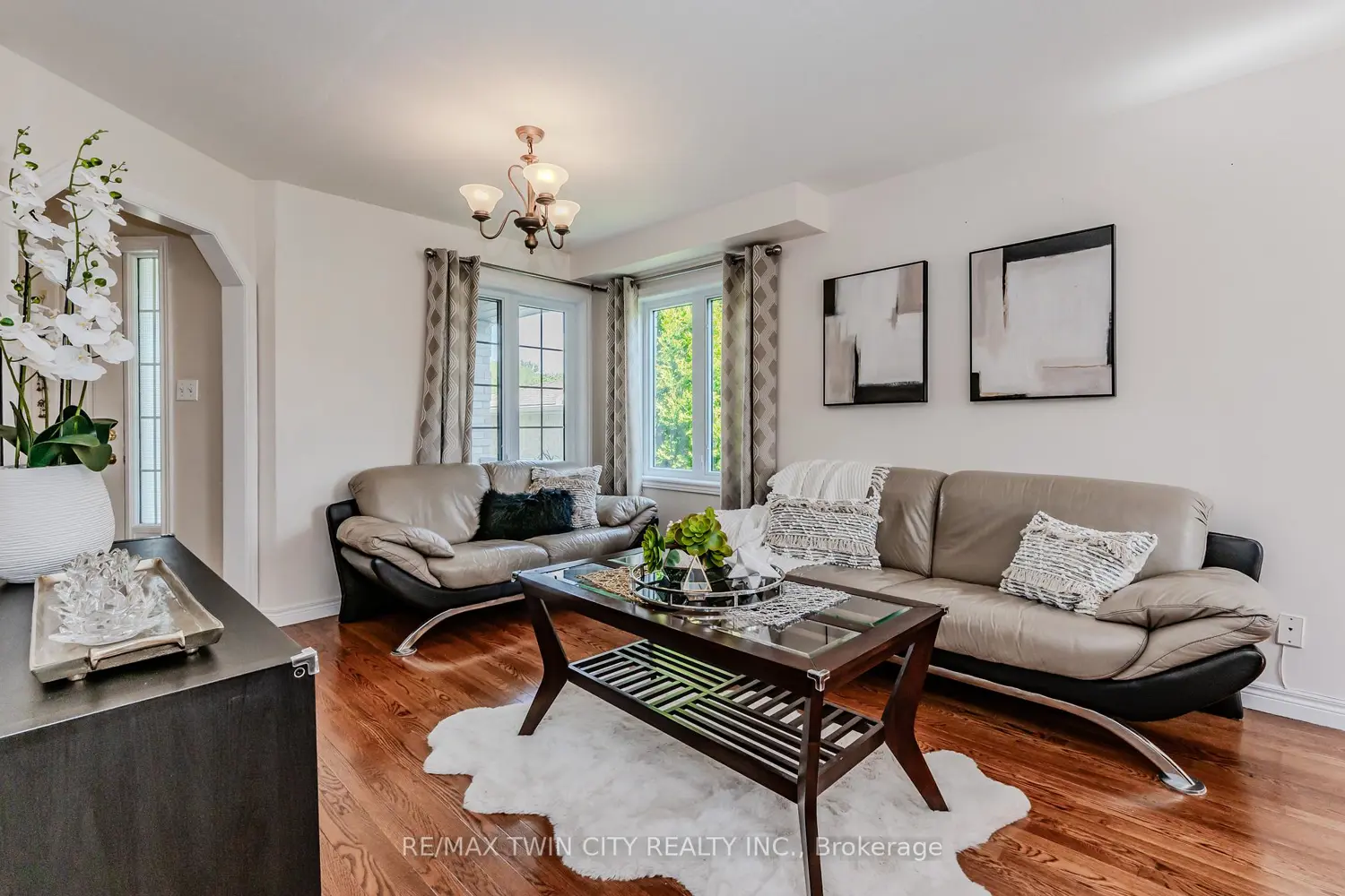 132 Daimler Drive photo 3