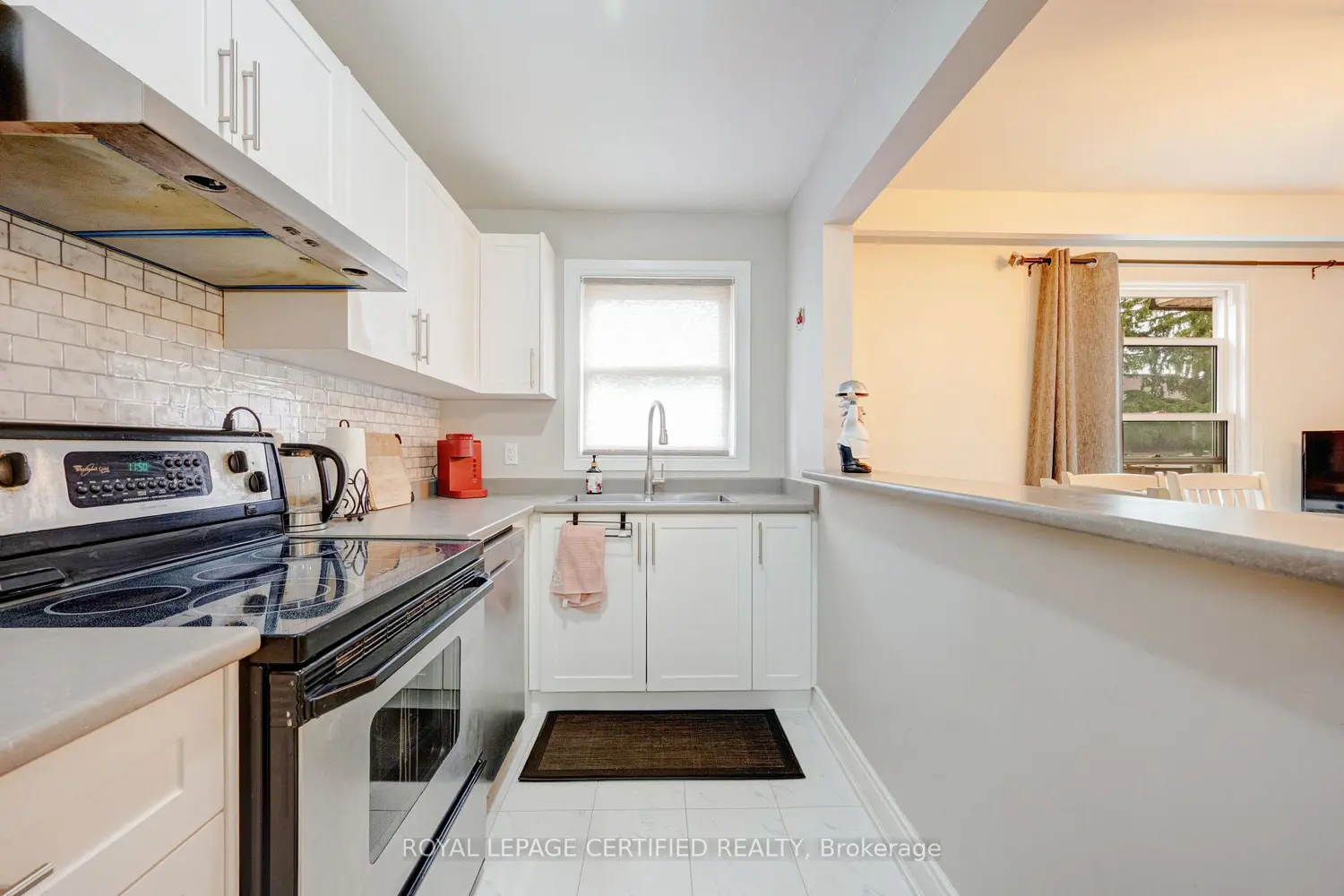 371 Bronte Street 91 photo 5