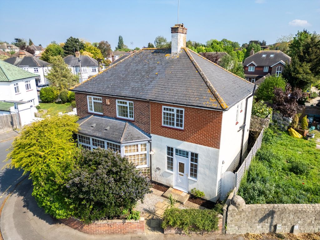 5 bed detached house for saleMilton Avenue, Gravesend, Kent DA12