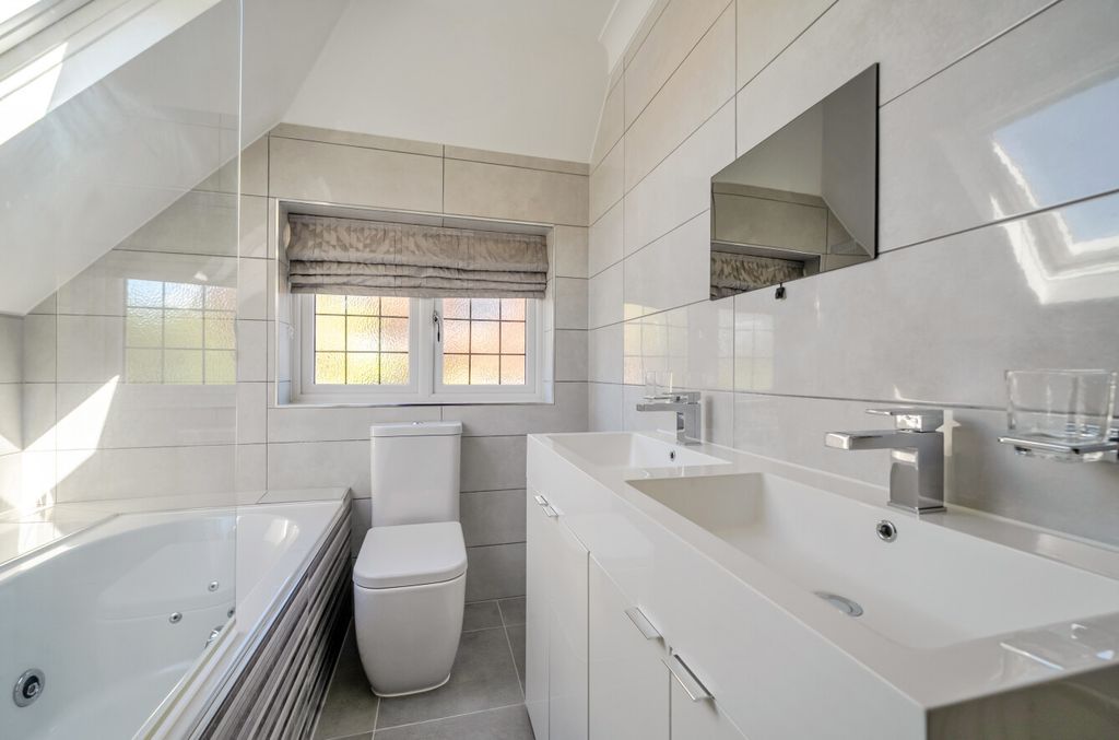 Additional image 10 of 4 bed detached house for saleReading Road South, Fleet, Hampshire GU52