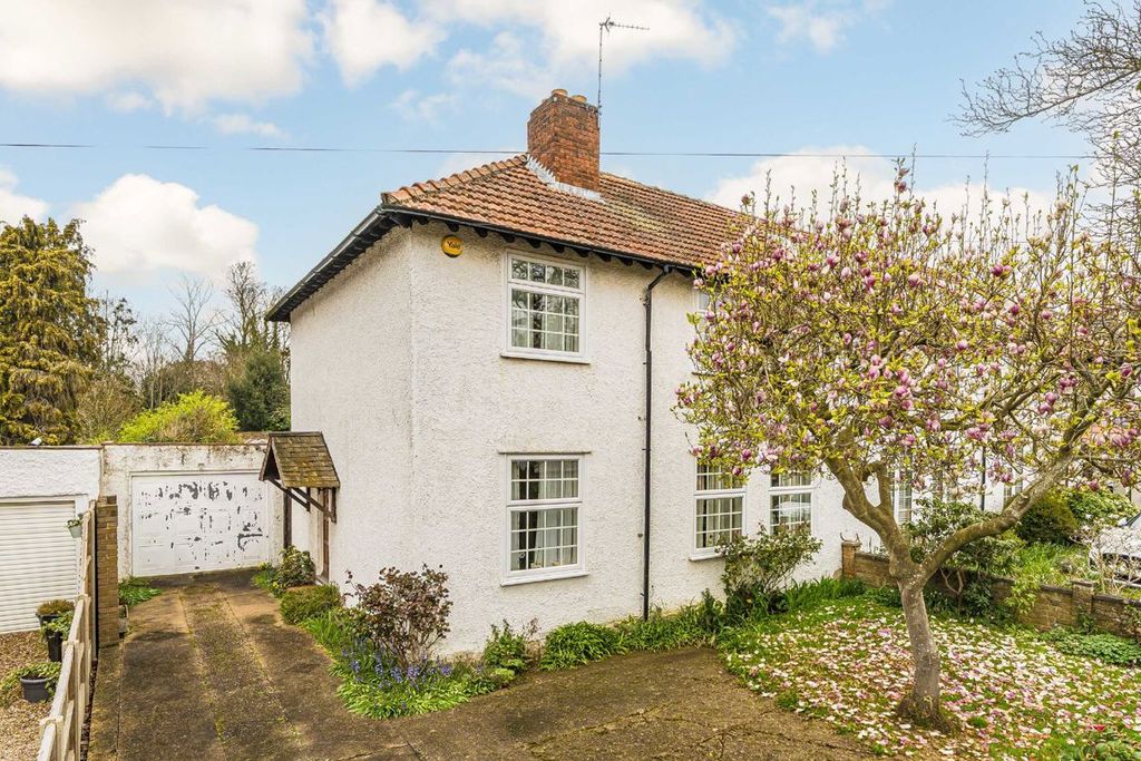 3 bed semi-detached house for saleQueens Way, Hanworth Park TW13