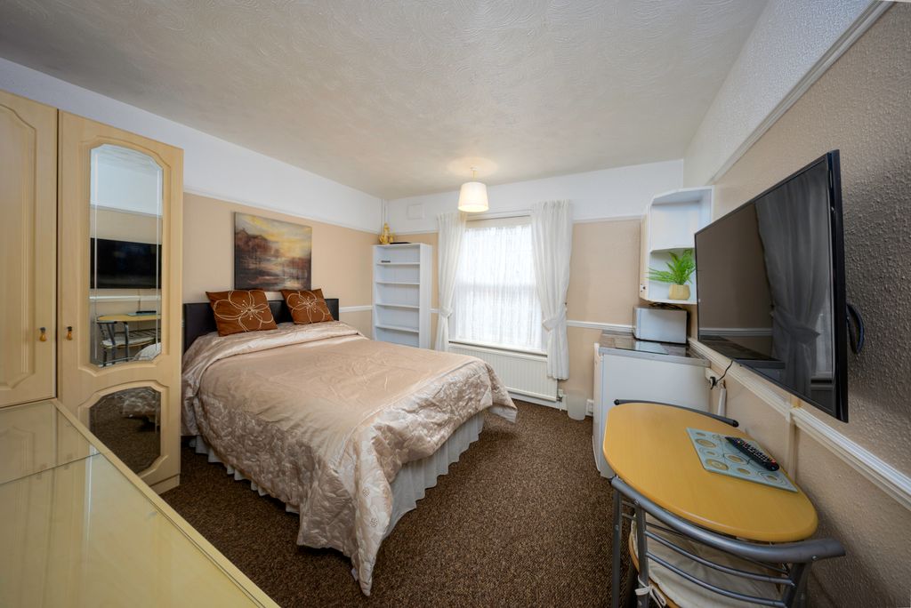 Additional image 11 of 10 bed semi-detached house for saleBuregate Road, Felixstowe IP11