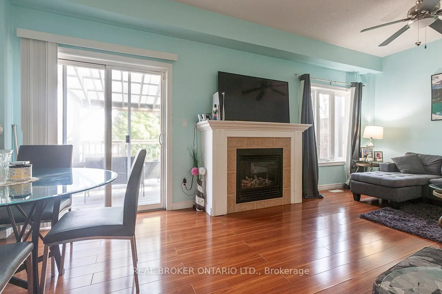 66 Springvalley Crescent photo 5