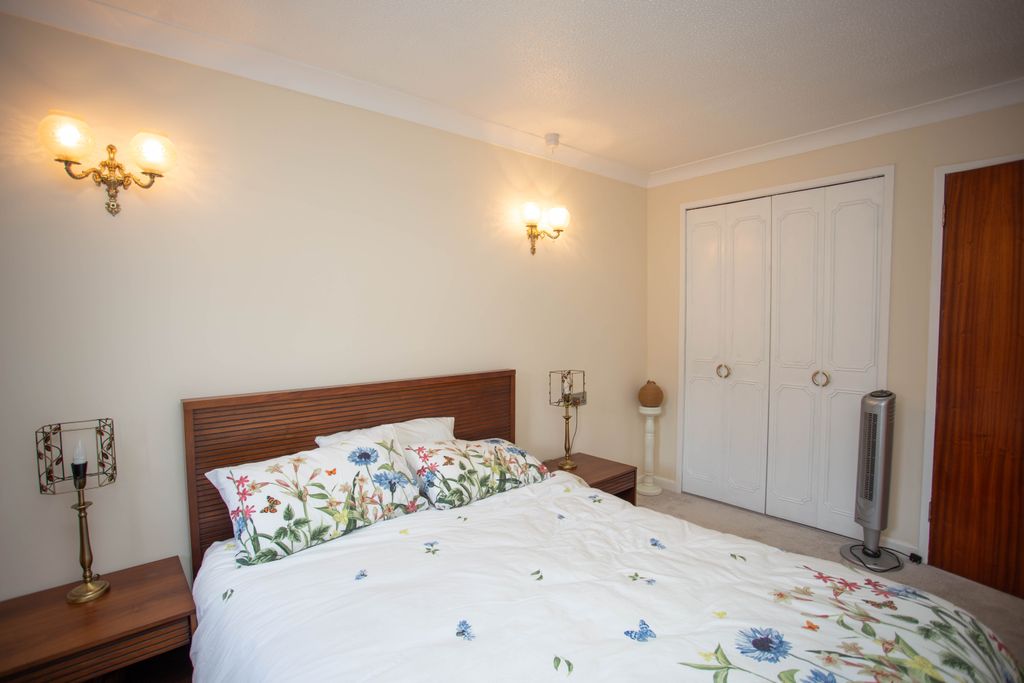 Additional image 6 of 1 bed flat for saleFelix Road, Felixstowe, Suffolk IP11