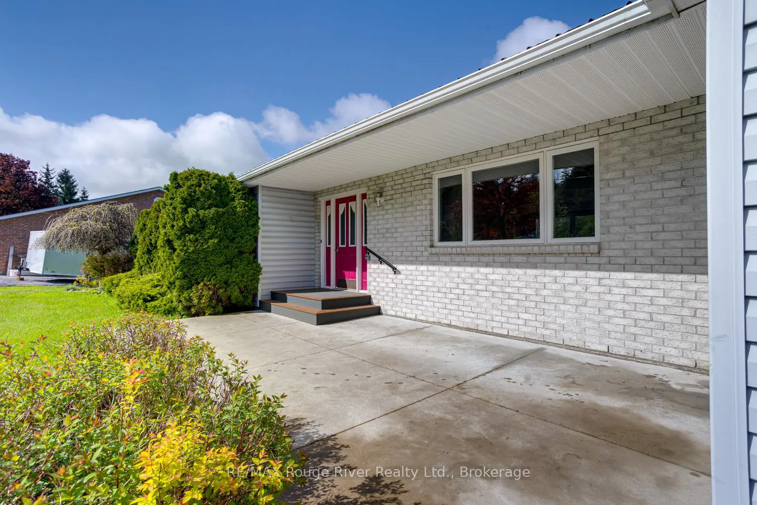 3360 Burnham Street photo 2