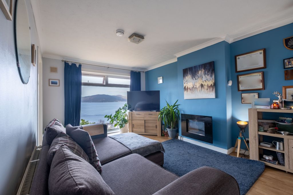 2 bed flat for saleDunrobin Drive, Gourock PA19 photo 4
