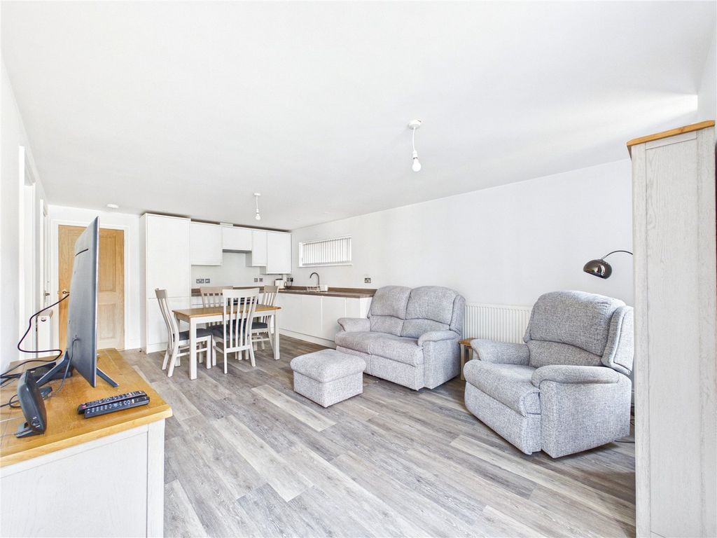 Additional image 2 of 2 bed flat for saleUndercliff Road West, Felixstowe, Suffolk IP11