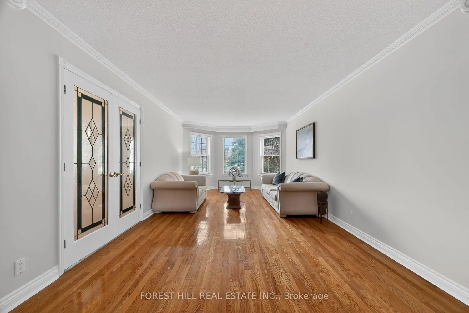 10601 Bathurst Street photo 3