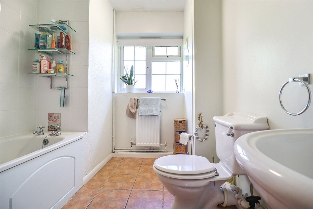 Additional image 7 of 2 bed maisonette for saleHeathfield Court, Fleet, Hampshire GU51