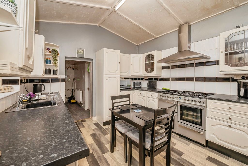 Additional image 7 of 10 bed terraced house for saleVictoria Road, Great Yarmouth NR30