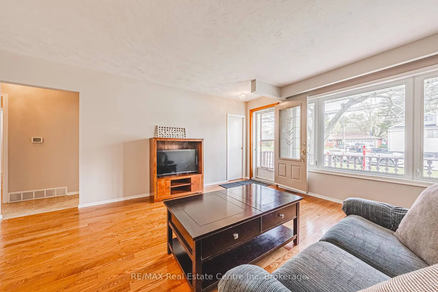 306 Victoria Road photo 2