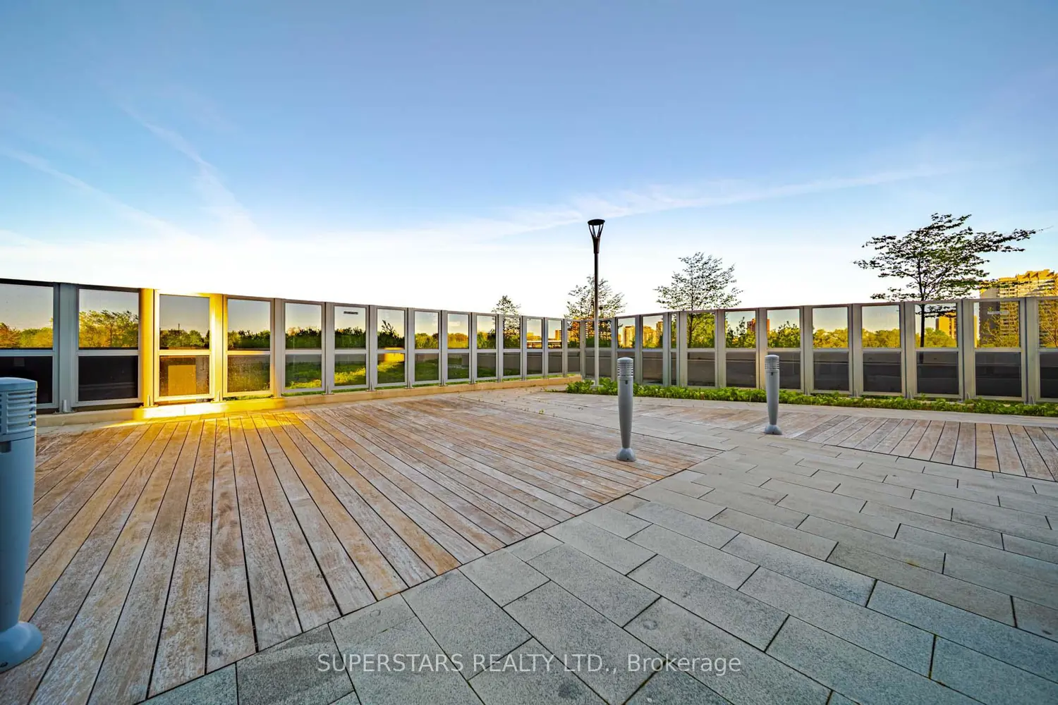 Additional image 18 of 275 Village Green Square 3422