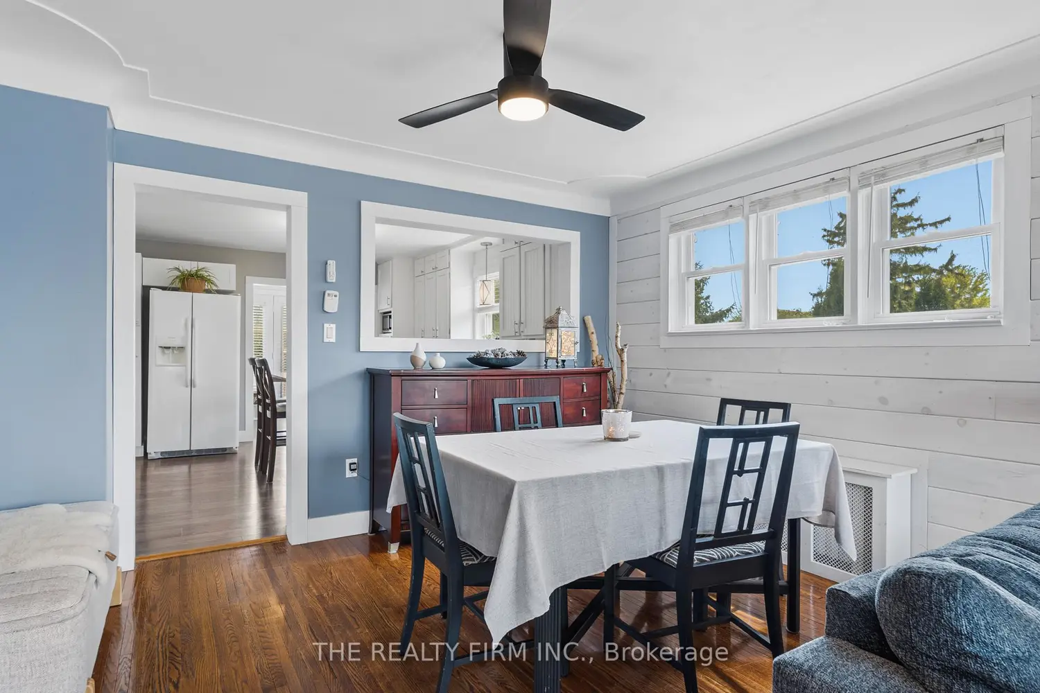 599 John Street photo 4