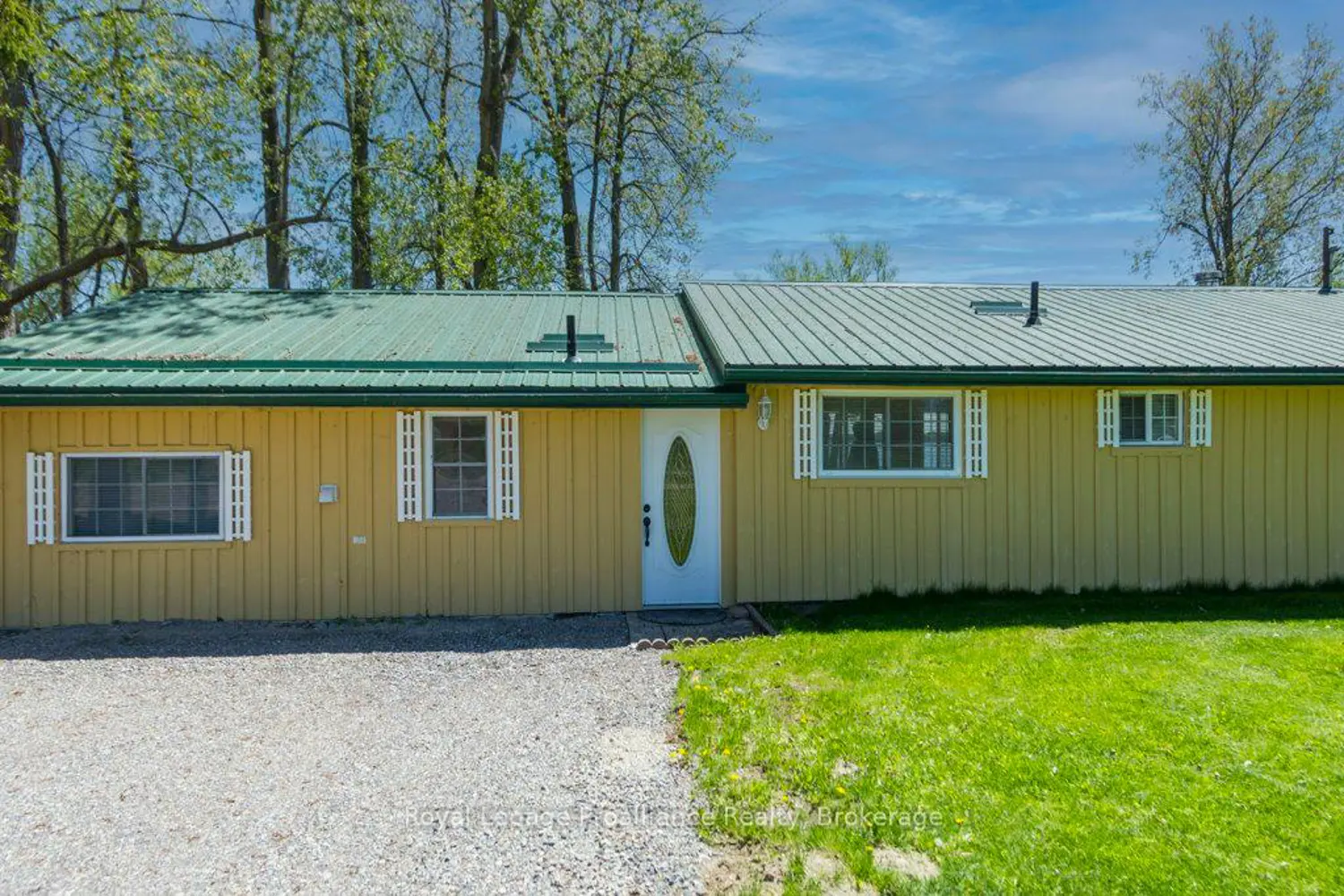 22579 Loyalist Parkway