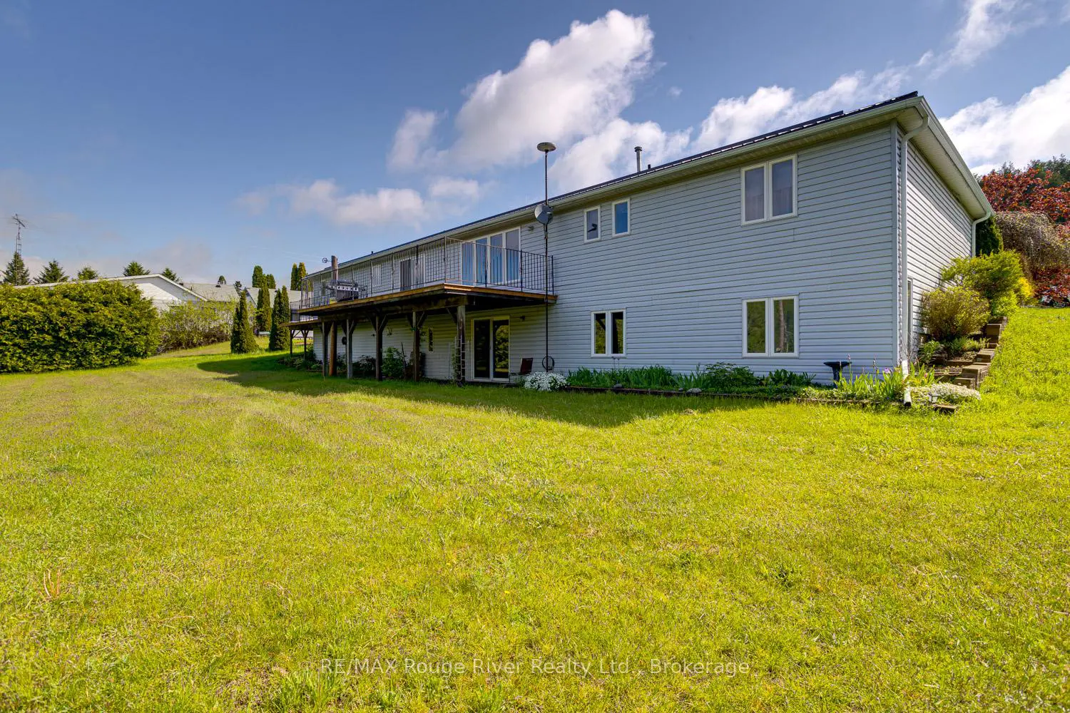 3360 Burnham Street photo 4