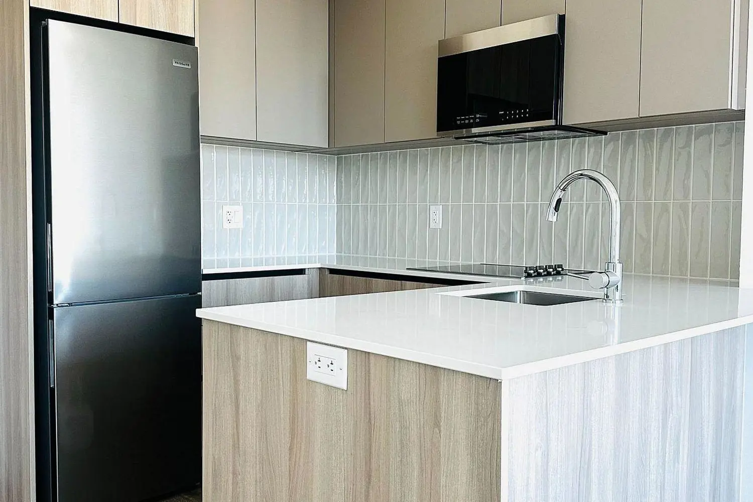 2485 Eglinton Avenue 813